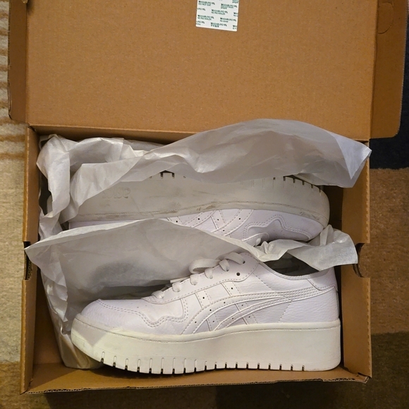 Asics Shoes - Picture 7 of 7